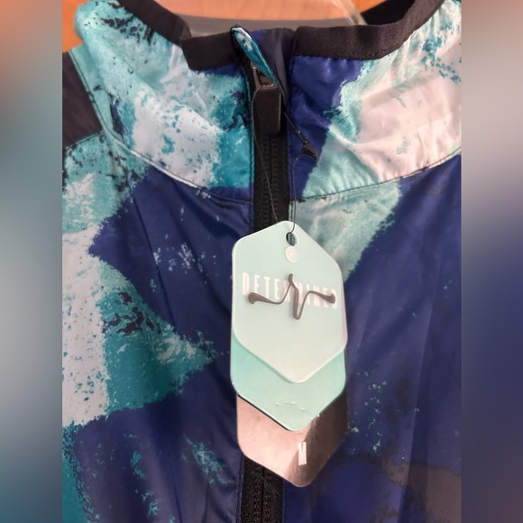 NWT LuLaRoe Determined Athletic Zip Jacket Medium Black Blue Hi-Low Vent - Picture 3 of 6